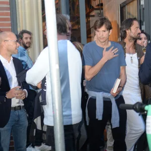 Ashton Kutcher besucht das OMR-Festival in Hamburg – und feierte am Dienstag im Luxus-Restaurant „The Table“.
