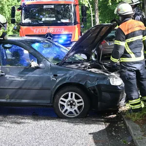 Unfall in Hamburg – Fahrer soll durch Blick auf sein Handy abgelenkt gewesen sein
