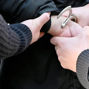 Wohnmobil in Barmbek aufgebrochen – Poliuei nimmt Tatverdächtigen fest
