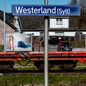 Schild am Bahnhof Westerland auf Sylt.