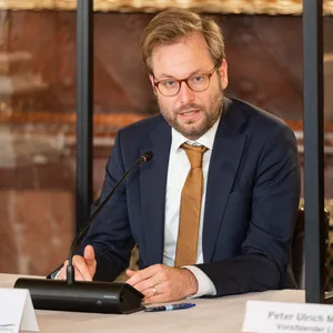 Verkehrssenator Anjes Tjarks (Grüne) rechnet nach dem 9-Euro-Ticket mit Knatsch zwischen Bund und Ländern. (Archivbild)