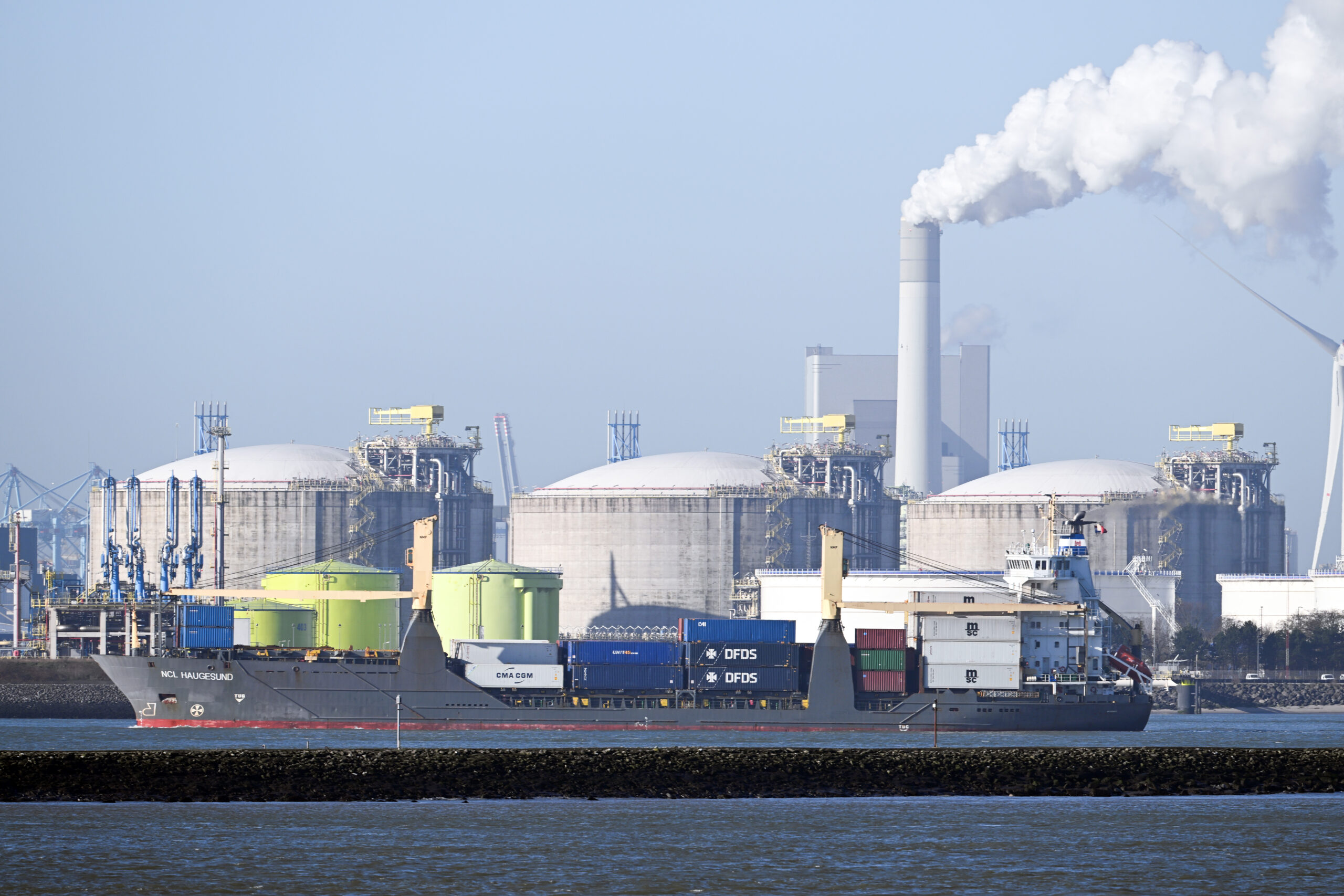 Das LNG-Terminal im Hafen von Rotterdam. Auch Hamburg könnte eine solche Anlage bekommen.