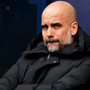 Pep Guardiola auf der Bank