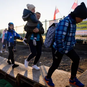 Eine aus der Ukraine geflüchtete Familie am Grenzübergang Medyka