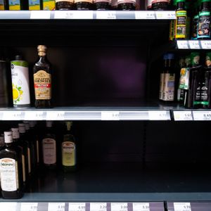 Leere Speiseöl-Regale in Supermärkten sind derzeit keine Seltenheit. (Symbolbild)