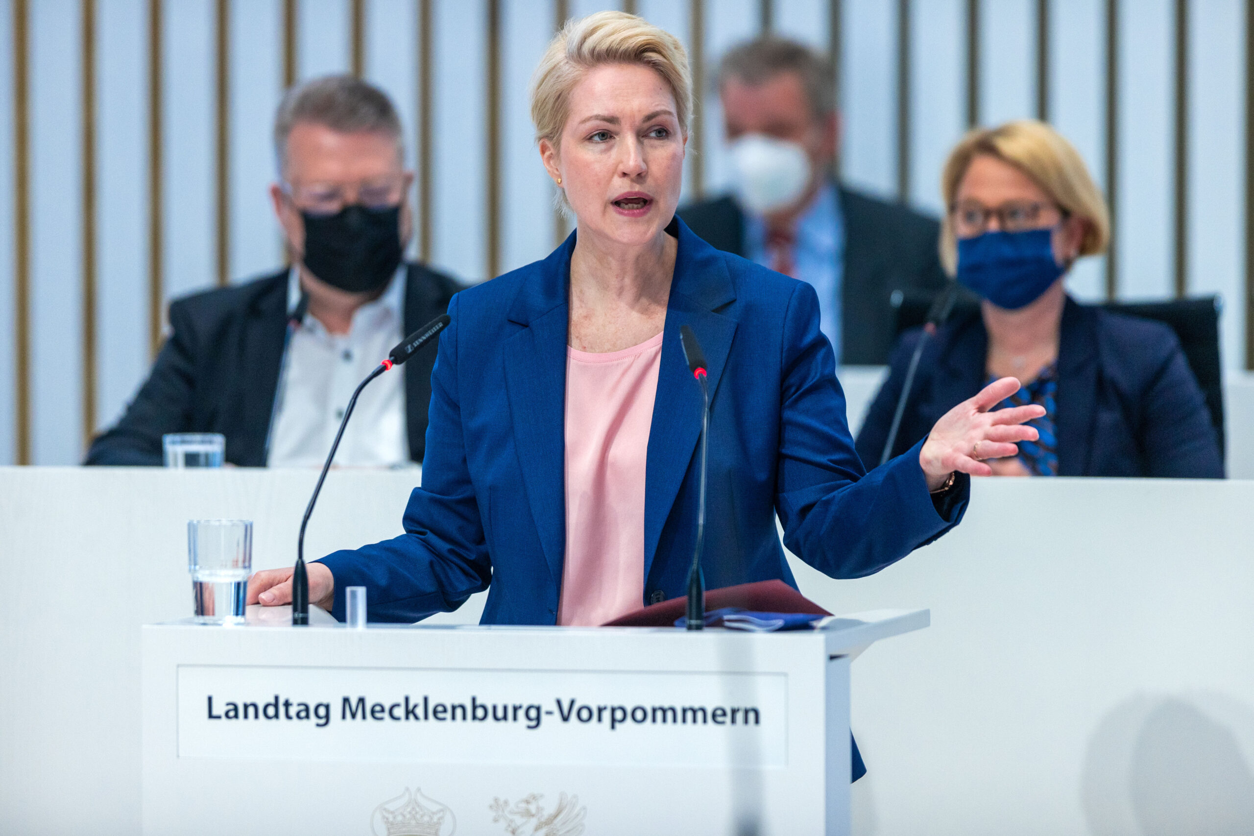 Manuela Schwesig (SPD), die Ministerpräsidentin von Mecklenburg-Vorpommern, spricht bei der Sondersitzung des Landtags von Mecklenburg-Vorpommern.
