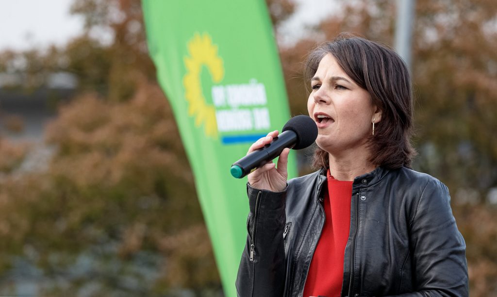 Bundesaußenministerin Annalena Baerbock (Grüne) spricht auf einer Wahlkampfveranstaltung in Ahrensburg.