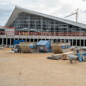 So sieht die Alster-Schwimmhalle von außen aus. Seit Herbst 2020 wird Hamburgs größtes und bekanntestes Schwimmbad modernisiert.