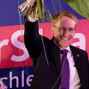 Daniel Günther (CDU), Ministerpräsident von Schleswig-Holstein und Spitzenkandidat seiner Partei, nach Bekanntgaben der ersten Prognosen.