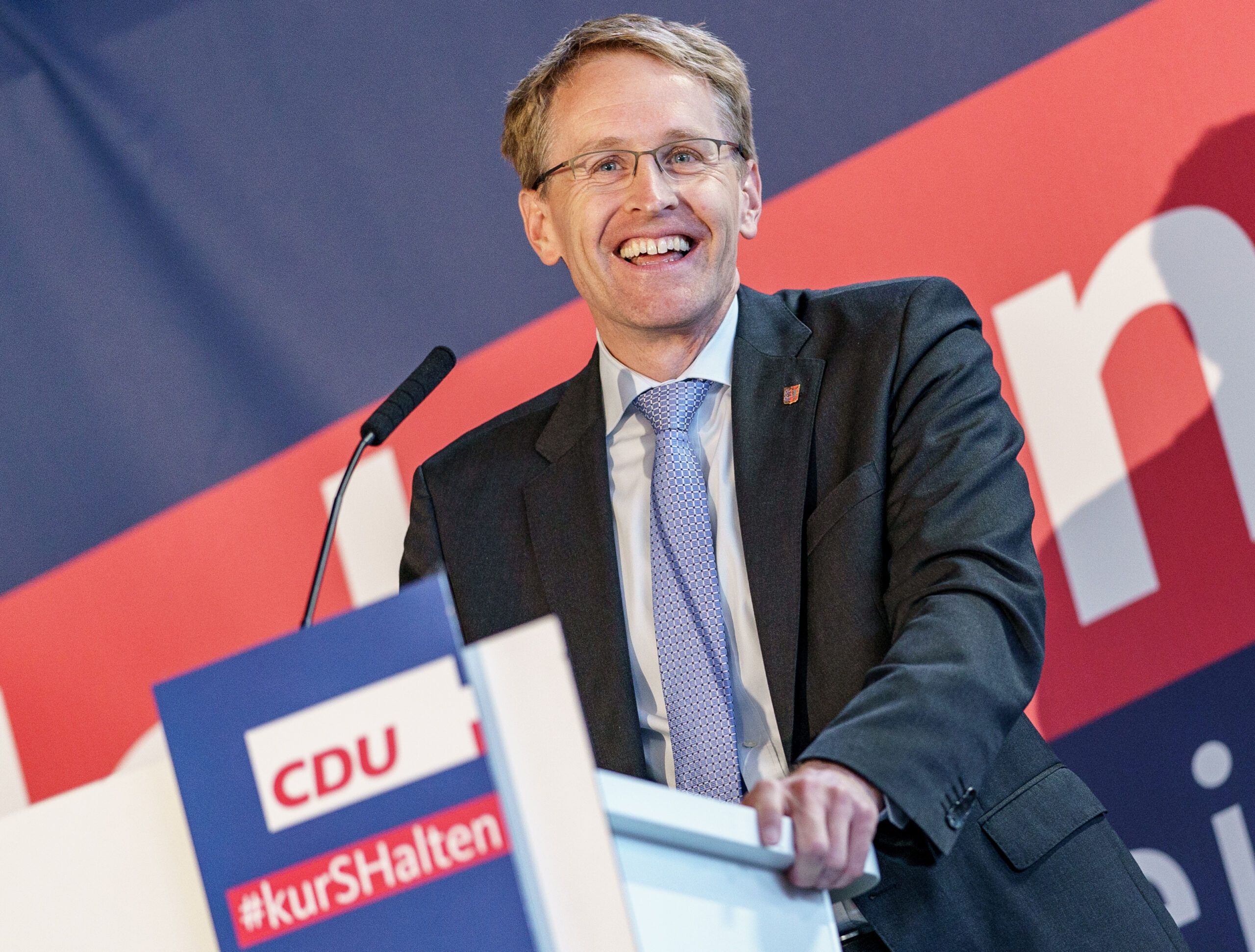 Daniel Günther (CDU), Schleswig-Holsteins Ministerpräsident, spricht beim Landesausschuss der CDU in der Lille-Brauerei.