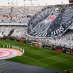Fans von Eintracht Frankfurt in Sevilla im Stadion