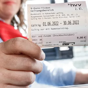 Der Verkauf des 9-Euro-Tickets in Hamburg ist ein großer Erfolg.
