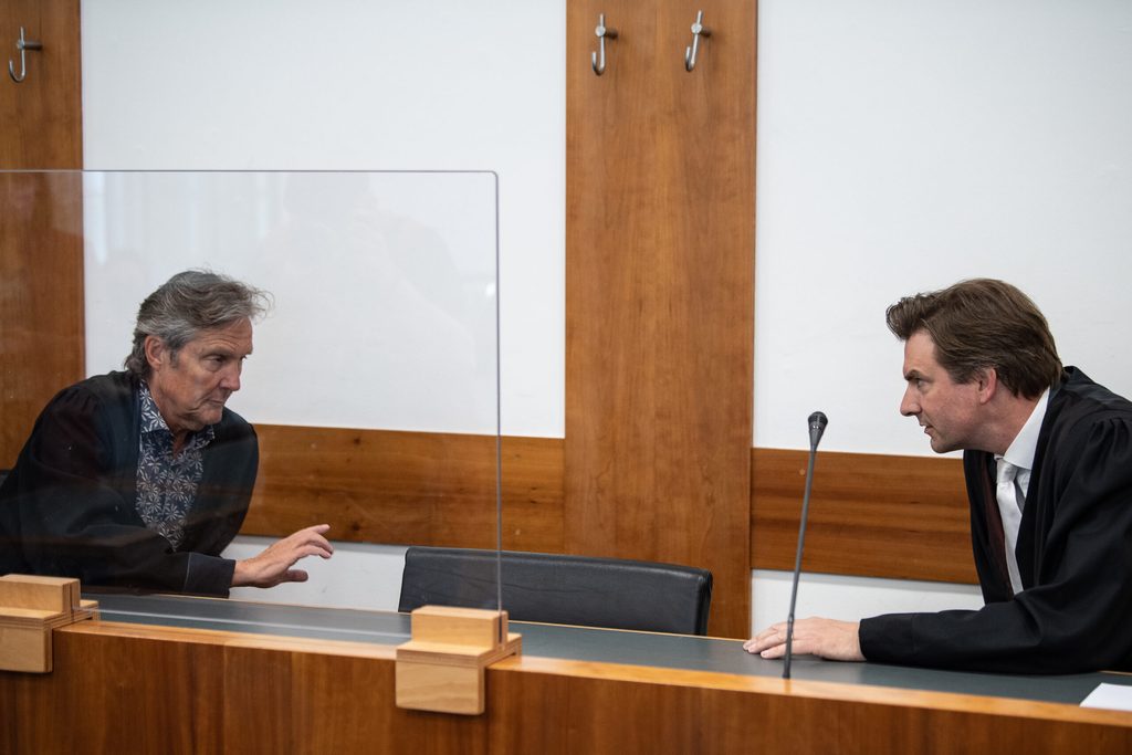 Die beiden Verteidiger der Angeklagte, Thomas Hammer (l) und Sven Schoeller,
