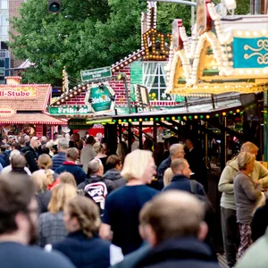 Tödlicher Unfall bei Matjesfest in Emden – junge Frau stirbt