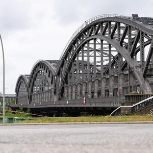 Die Freihafenelbbrücke