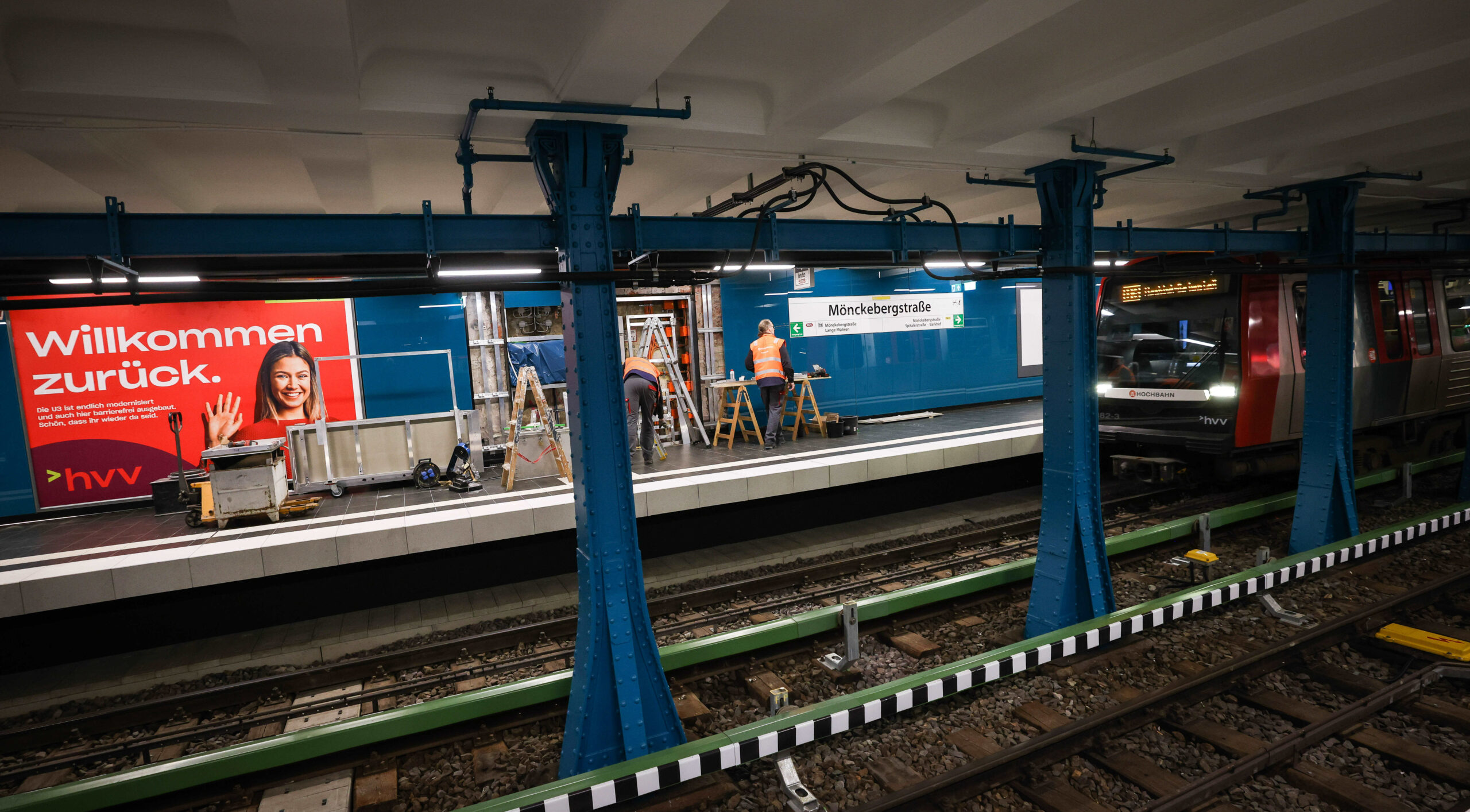 16 Monate lang wurde an der Haltestelle Mönckebergstraße gebaut – ab Dienstag halten dort wieder U-Bahnen.