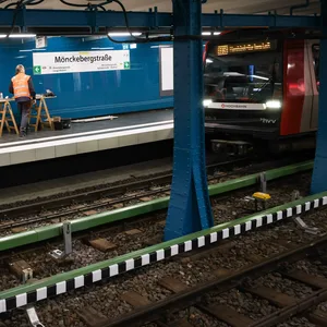 16 Monate lang wurde an der Haltestelle Mönckebergstraße gebaut – ab Dienstag halten dort wieder U-Bahnen.