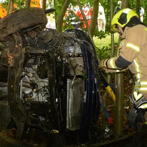 Schwerer Unfall bei Mölln – Autofahrerin in wrack eingeklemmt
