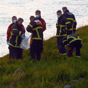 Frau findet Wasserleiche in Elbe bei Oortkaten