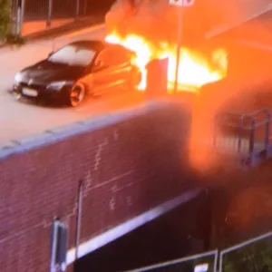 Feuer in Parkhaus in Horn - Flammen und meterhohe Rauchsäule