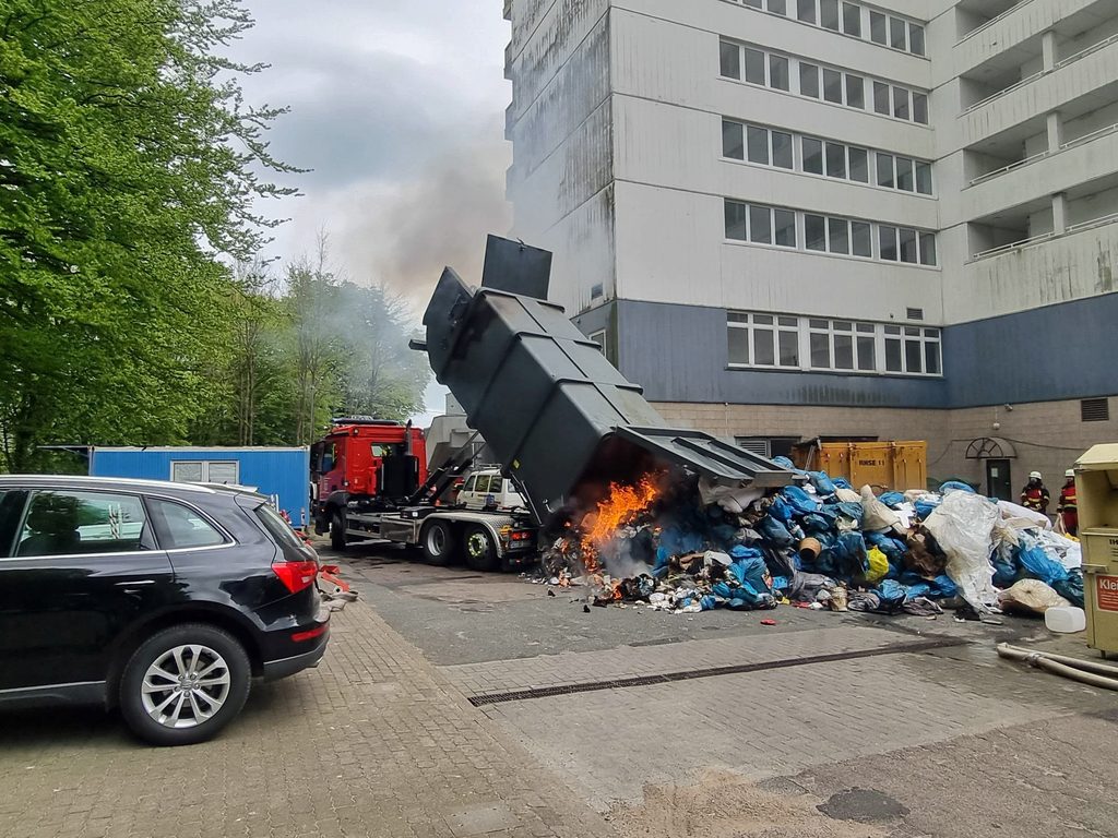 Feuer in Bad Segeberg – Qualm nebel Hochhaus ein