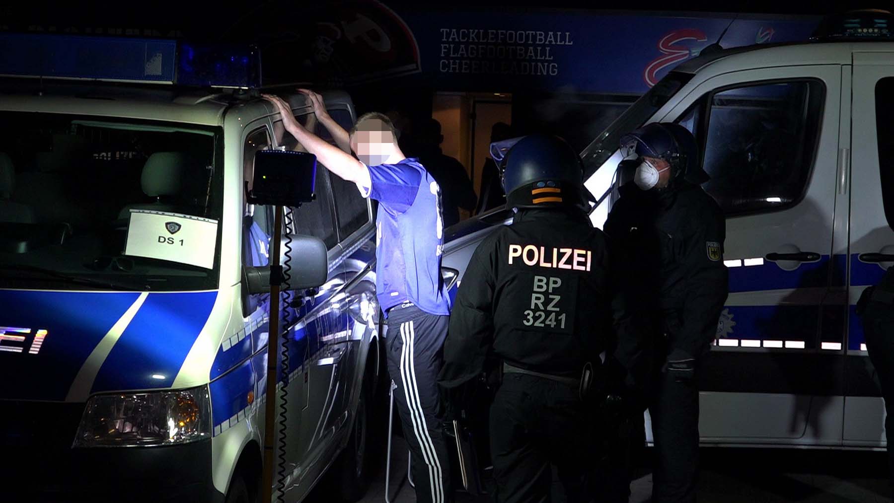 Ausschreitungen unter Fans – Bundespolizei stoppt ICE mit HSV Anhängern in Harburg