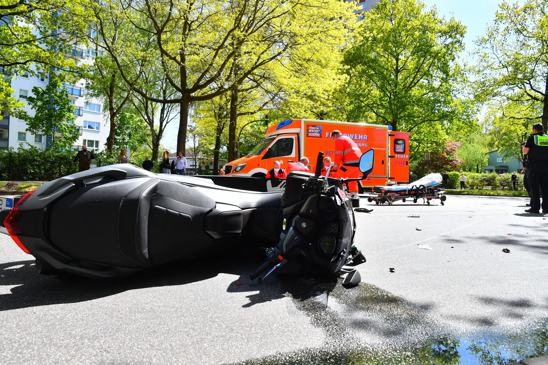 In Hausbruch hat ein Autofahrer einen Motorradfahrer angefahren.