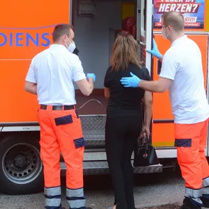 Küchenbrand in Hochhaus in Hamburg – Feuerwehr rettet acht Bewohner