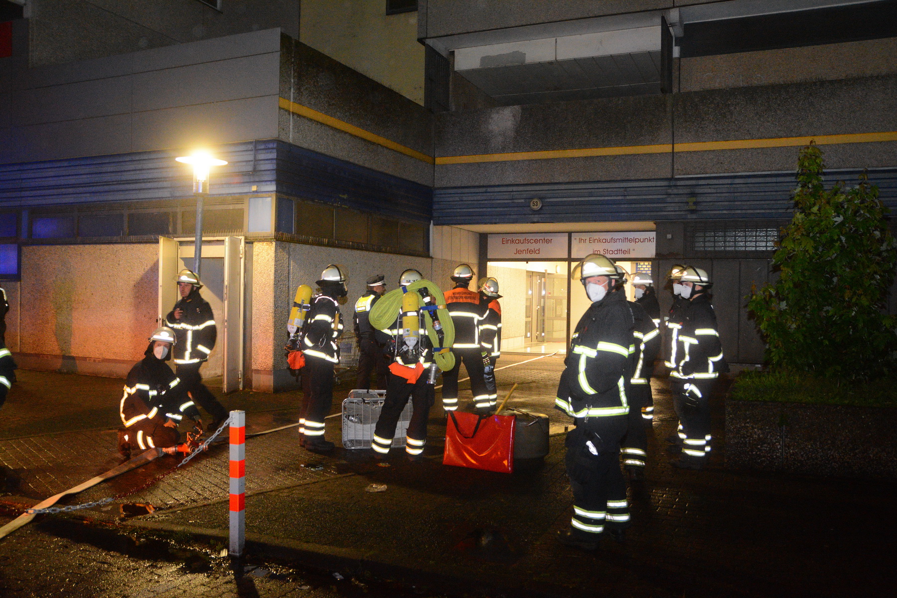 Brand in Hochhaus in Jenfeld – Großeinsatz der Feuerwehr