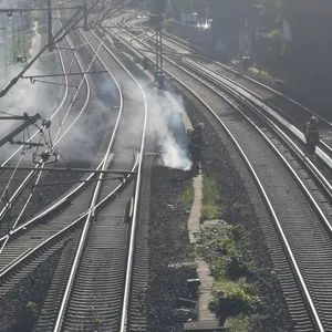 Die Hamburger Feuerwehr musste schon wieder einen Brand an der Verbindungsbahn löschen.