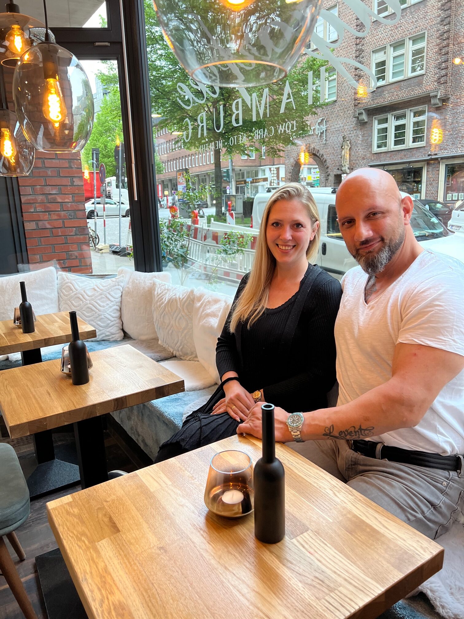 Sarah und Tako Paksoy sind die Inhaber des Cafés „Sugarfree Hamburg“.
