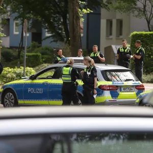 Schüsse an Schule in Neugraben – Polizei findet Macheten, Waffe und Handgranete