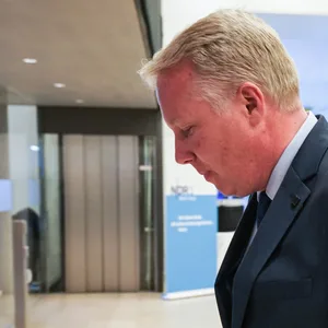 Jörg Nobis, Spitzenkandidat der AfD für die Landtagswahl in Schleswig-Holstein, nach Bekanntgabe erster Prognosen. Seine Partei könnte an der Fünf-Prozent-Hürde scheitern.
