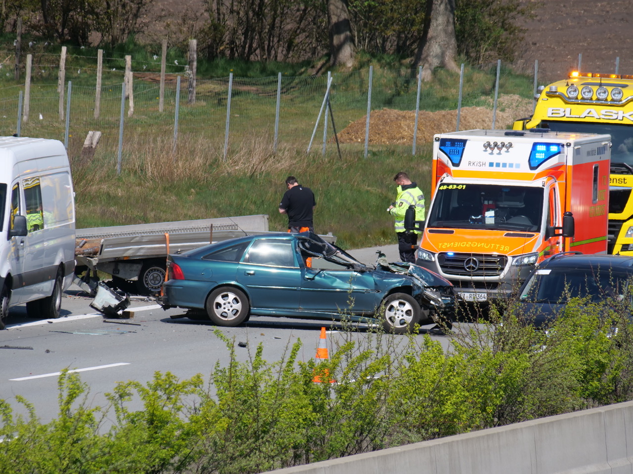 Unfall auf A7 bei Schmalfeld – Auto kracht in Pannenfahrzeug