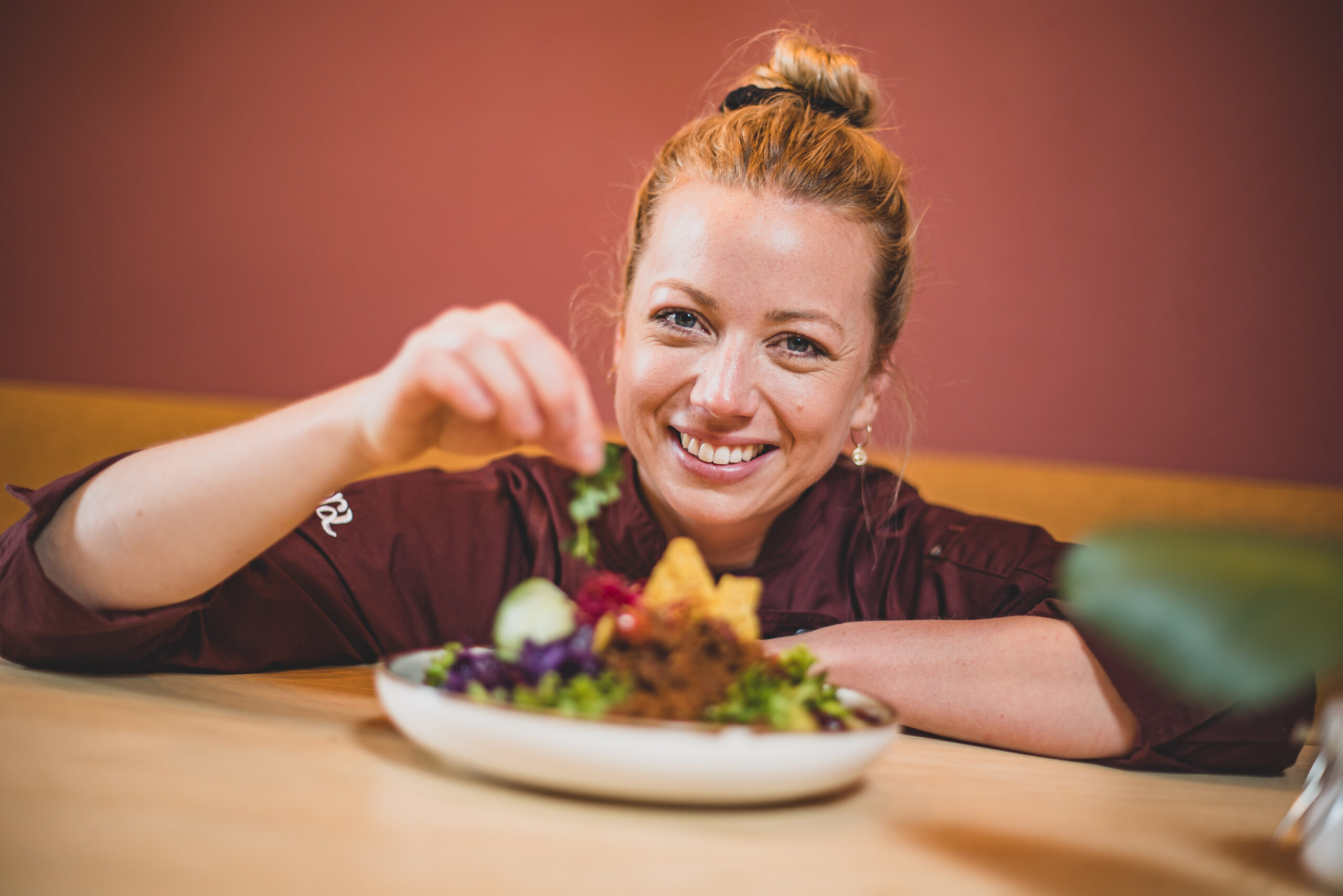 Zora Klipp (32) ist Kochbuch-Autorin, TV-Köchin und hat in Eimsbüttel die „Weidenkantine“ eröffnet.