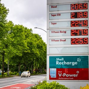 Kurz vor der Steuersenkung sind die Benzin- und Dieselpreise noch einmal gestiegen.