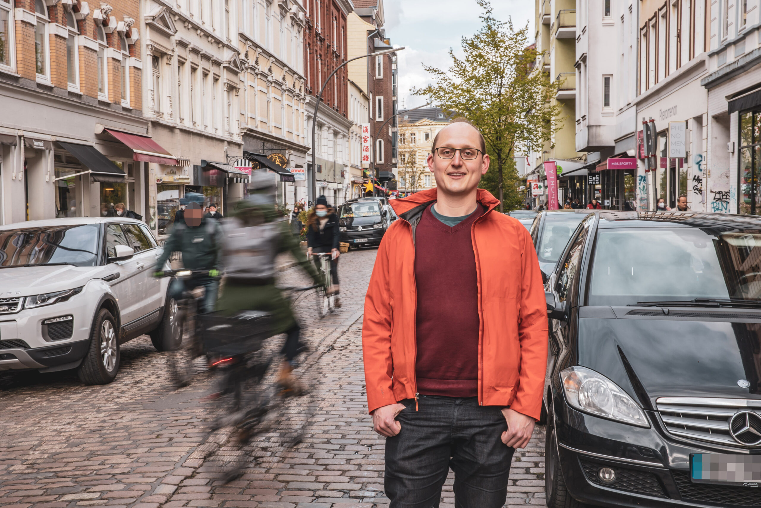 Bastian Hagmaier (29) soll Ottensen so umplanen, dass die Menschen durch weniger Autos mehr Lebensqualität bekommen.