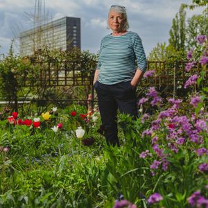 Doris Foitzik (66) muss ihren Garten in Othmarschen aufgeben und auf den künftigen A7-Deckel ziehen.