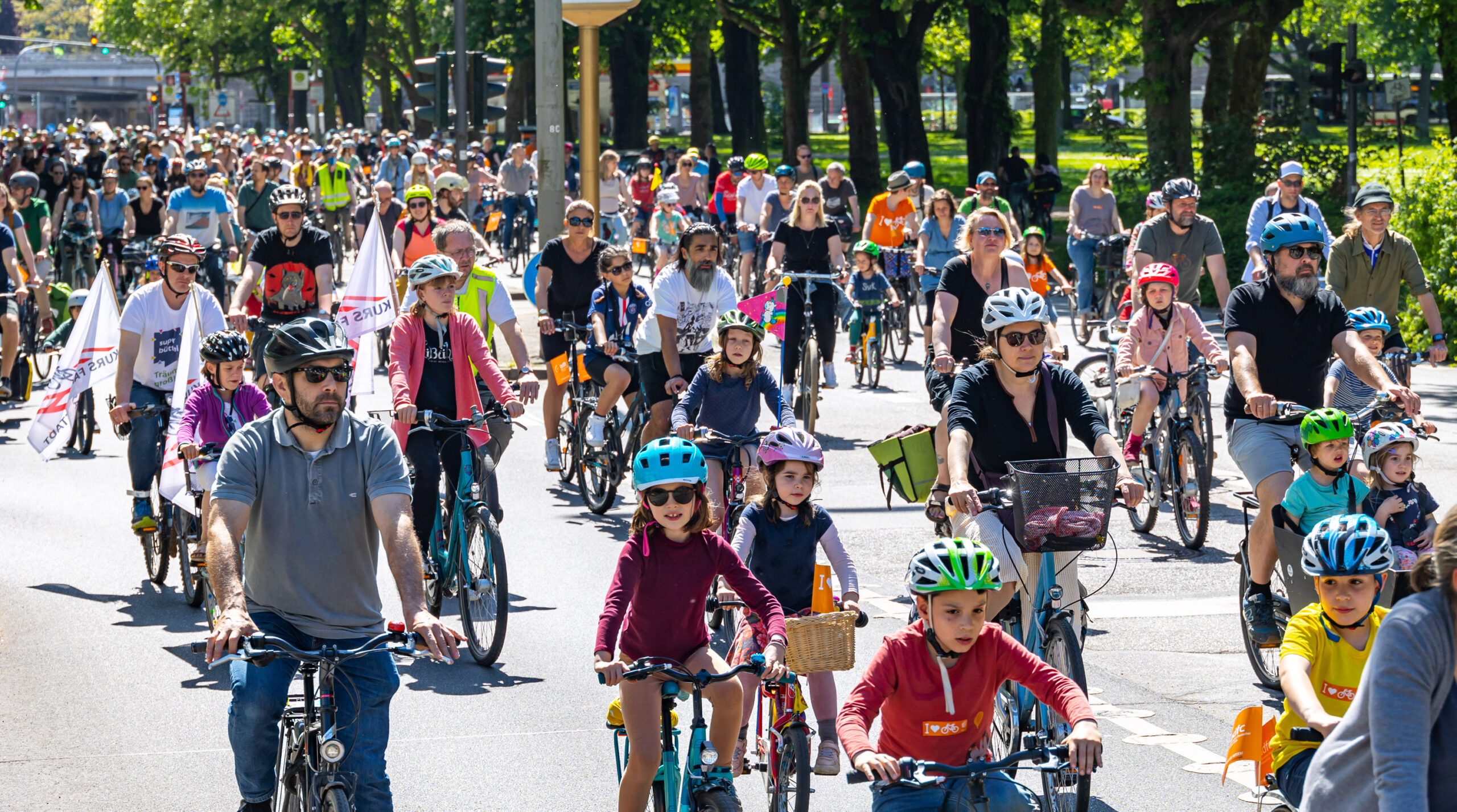 Radeln für mehr Sicherheit: Hunderte Kinder und ihre Eltern waren bei der Kidical-Mass-Demo unterwegs.