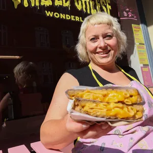 Helena Gleißner (40) verkauft auf St. Pauli ihre "Grilled Cheese Sandwiches".