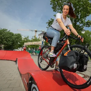 MOPO-Reporterin testet Fahrräder auf der VELOHamburg.