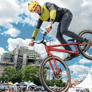 Stefan Eberharter, Vize-Weltmeister im Bike Trial, zeigte auf der VELOHamburg sein Können.
