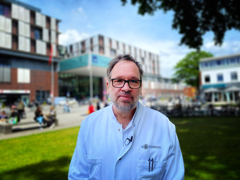 Stefan Schmiedel, Oberarzt der Infektiologie am UKE