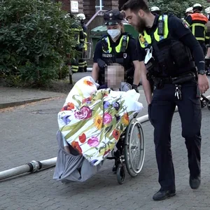 Das Pflegeheim in Hamburg-Groß Borstel wird evakuiert.