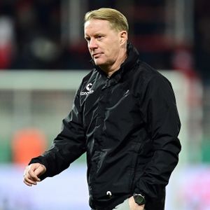 Klare Worte: St. Paulis Trainer Timo Schultz ist stolz auf Platz fünf, eine „Bomben-Position“, aber auch enttäuscht über das Ende der Saison.