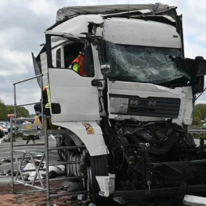 Unfall auf A1 bei Hamburg – zwei Schwerverletzte und jede Menge Stau