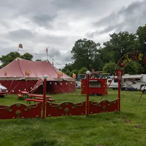 Trotz Ermittlungen nach der Massenschlägerei gehen die Shows im Zirkus Renzini weiter.