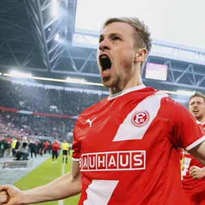 Düsseldorfs Maxi Beister bejubelt sein 1:0 für Düsseldorf gegen Hertha BSC.