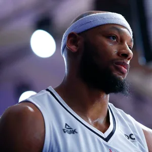 Basketball-Star Adreian Payne