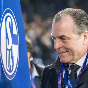 Clemens Tönnies 2019 im Stadion bei der Partie Schalke 04 gegen Manchester City